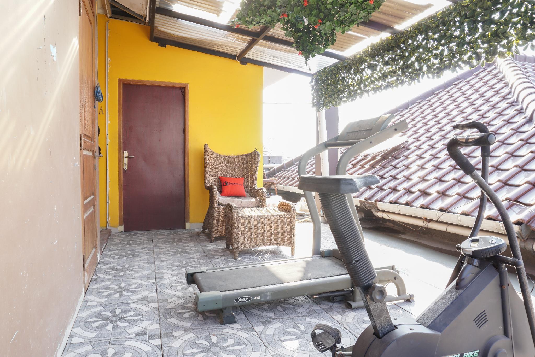 RedDoorz near Kemang Square Hotel Jakarta Bagian luar foto