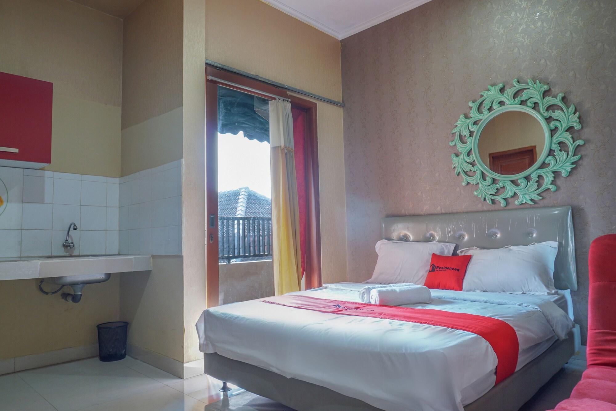 RedDoorz near Kemang Square Hotel Jakarta Bagian luar foto